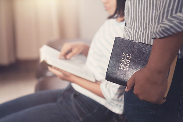 Tools For Reaching Internationals - Bible Reading Photo